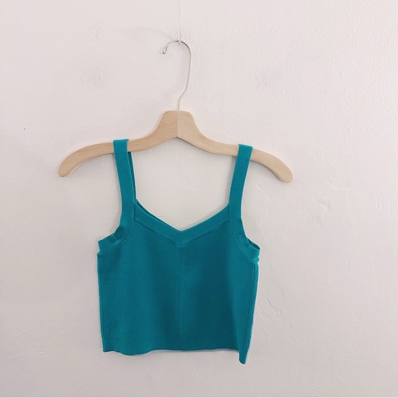 Gorman Ribbed Color Blocked Sleeveless Crop Top Tank - Picture 2 of 5